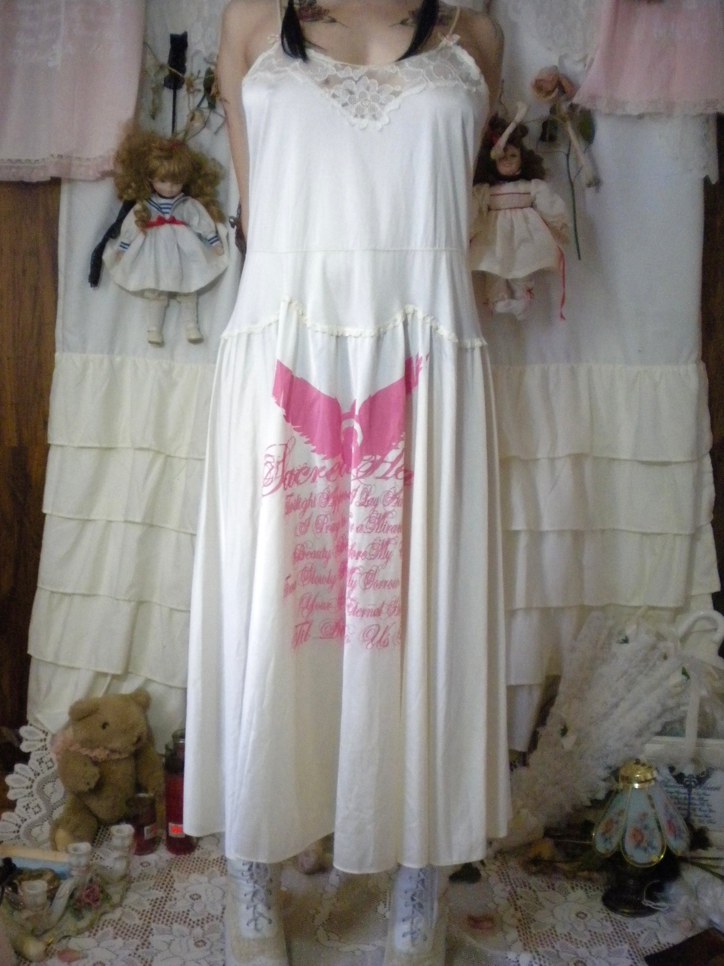 Sacred Heart Creme Slip Medium